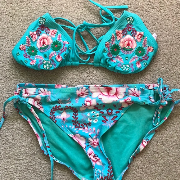 Floral 2 piece bathing suit. - Picture 2 of 2